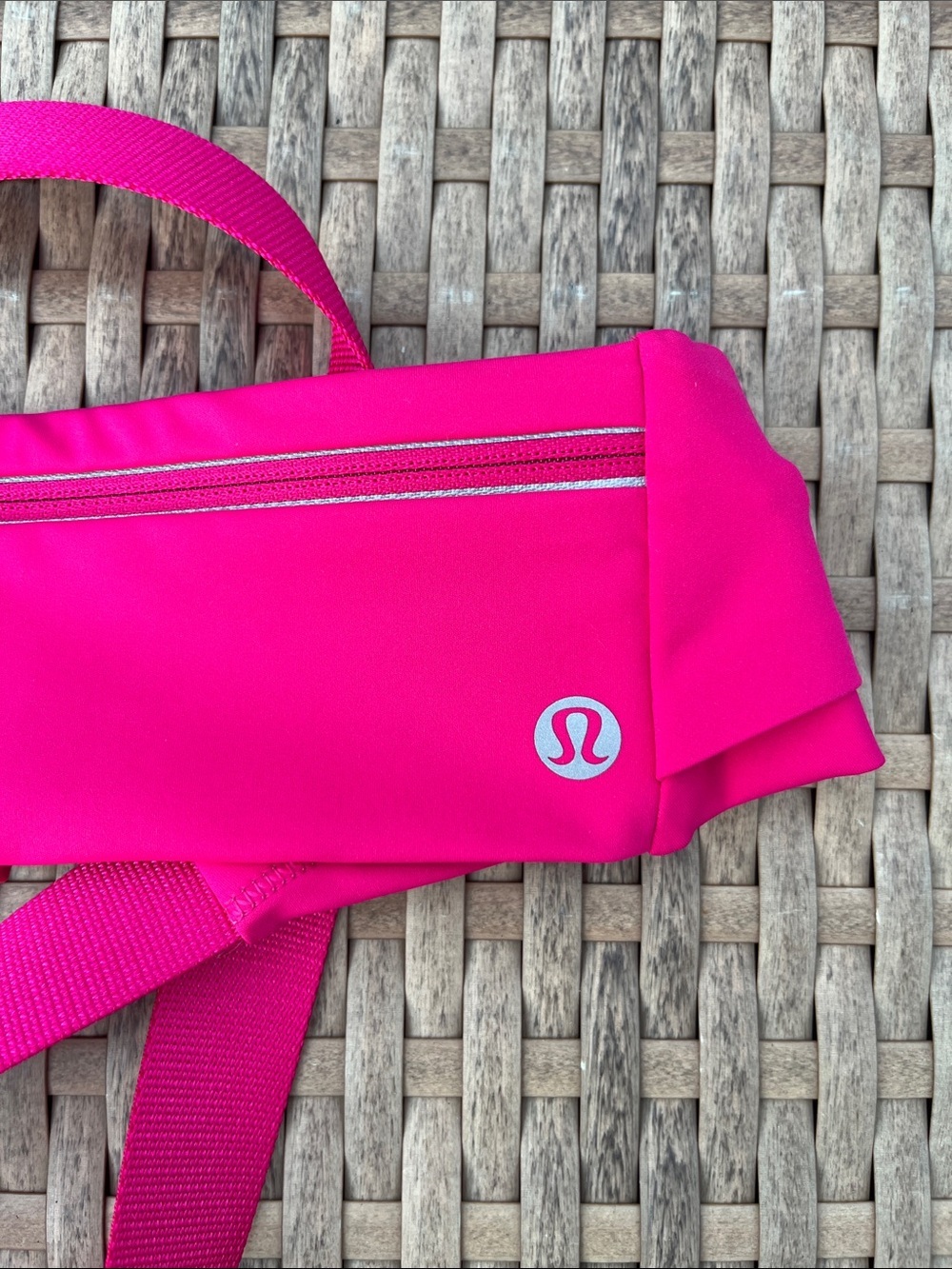 Lululemon Fast and Free Running Belt in Jeweled Magenta size L/XL - Picture 2 of 11